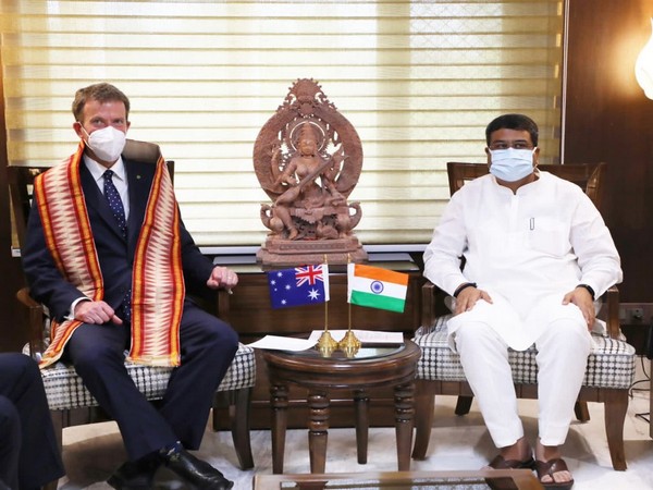 Australian Minister for Trade, Tourism and Investment Dan Tehan (L) and Union Minister of Education, Skill Development and Entrepreneurship Dharmendra Pradhan (R) (Photo Courtesy: Twitter/dpradhanbjp)