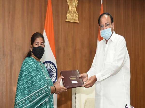 Rajya Sabha Chairman M Venkaiah Naidu (R) (Photo/Twitter)