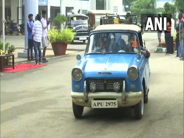Vintage car at Utsav de Hampi (Photo/ANI)