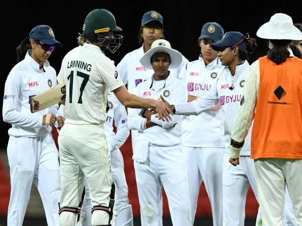 Mithali Raj and Meg Lanning shaking hands (Photo: Twitter/ICC)