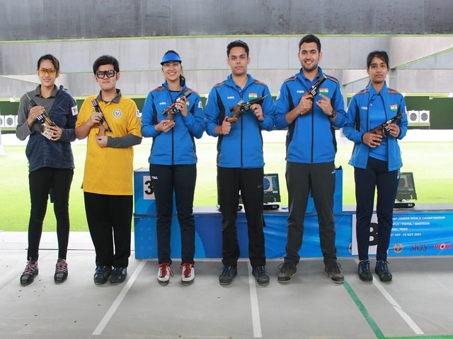Teams on podium in 25m rapid fire pistol mixed team (Photo: Twitter/SAI Media)