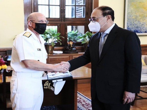 Foreign Secretary Harsh Vardhan Shringla (R) and US Chief of Naval Operations Admiral Michael Gilday (L) (Photo Courtesy: Twitter/MEAIndia)