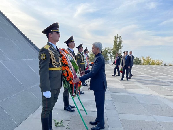 External Affairs Minister S Jaishankar paying homage at Tsitsernakaberd Memorial Complex in Yerevan. (Photo Courtesy: Twitter/DrSJaishankar)