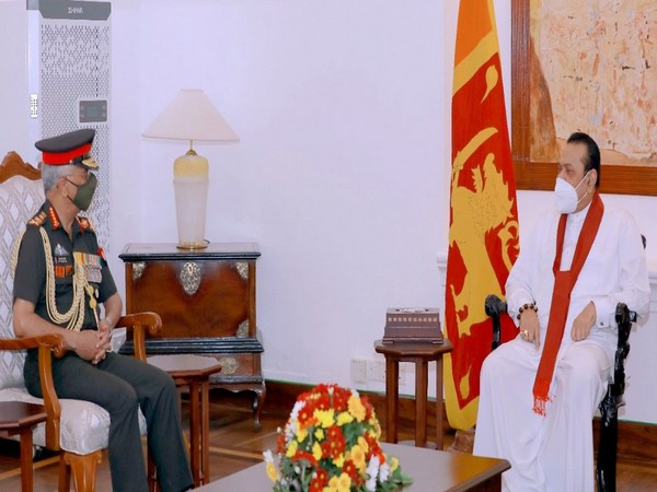 Chief of Army Staff General MM Naravane (L) and Sri Lankan Prime Minister Mahinda Rajapaksa (R). (Photo Courtesy: Twitter/adgpi)