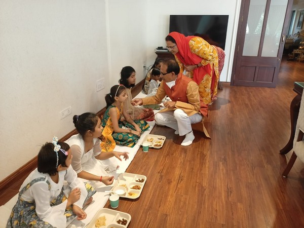 Madhya Pradesh CM Shivraj Singh Chouhan performing 'Kanya Pujan' (Photo/ANI)