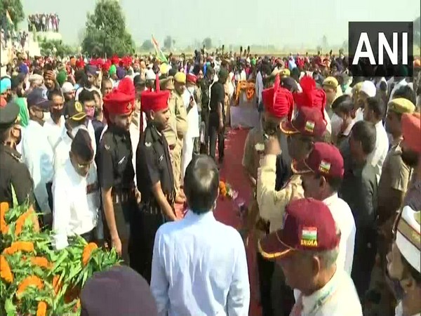 Lat rites of Sepoy Saraj Singh performed at his native village (Photo/ANI)