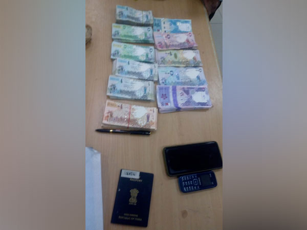 CISF seizes huge volume of foreign currency at Hyderabad airport (Photo: Twitter/CISF)