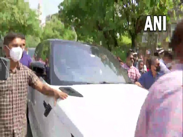 Aryan Khan reaches Mannat 