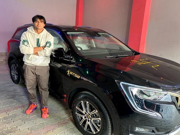 Olympics gold medallist Neeraj Chopra  with his customised Mahindra XUV 700 (Photo/Neeraj Chopra-Twitter)