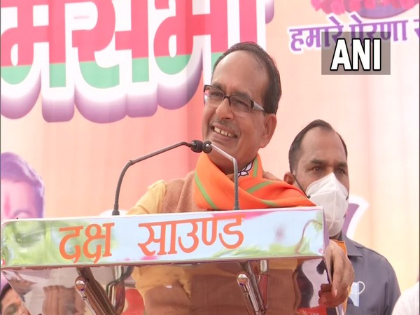 Madhya Pradesh Chief Minister Shivraj Singh Chouhan adressing a rally in Khandwa (Photo/ANI)
