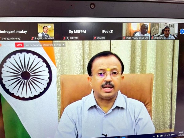 Minister of State (MoS) for External Affairs V. Muraleedharan addressing the second edition of India-Africa Higher Education and Skill Development Summit (Photo:Twitter/ V. Muraleedharan)