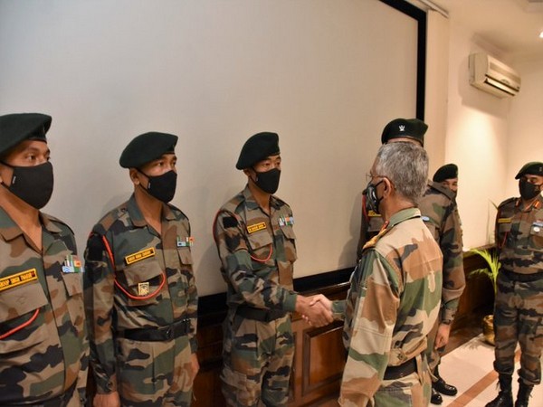 MM Naravane complements Indian army team for winning gold in premier patrolling event