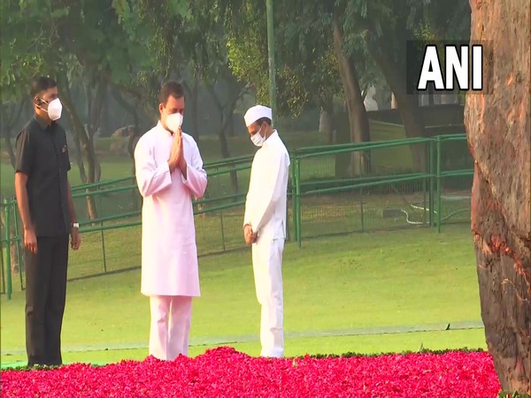 Congress leader Rahul Gandhi paying tributes to former PM Indira Gandhi at Delhi's Shakti Sthal on Sunday. (Photo/ANI)