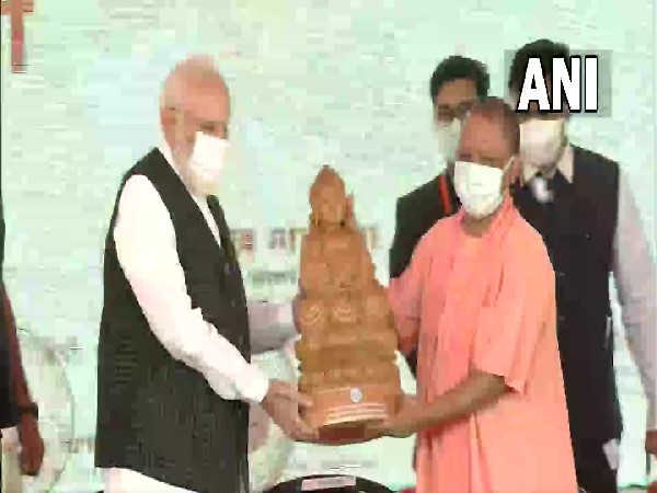 Uttar Pradesh Chief Minister Yogi Adityanath presenting Lord Buddha's idol to Prime Minister Narendra Modi. (Photo/ANI)