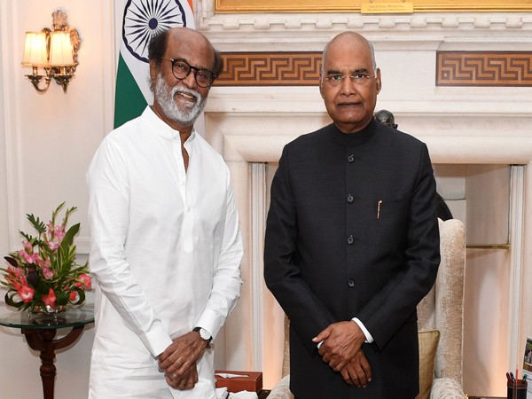 Veteran actor Rajinikanth (L) and President Ram Nath Kovind (R). (Photo Courtesy: Twitter/rashtrapatibhvn)