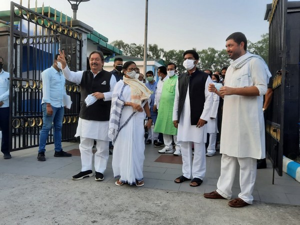 UP Congress leaders with West Bengal Chief Minister Mamata Banerjee in Siliguri on Monday. (Photo/ANI)