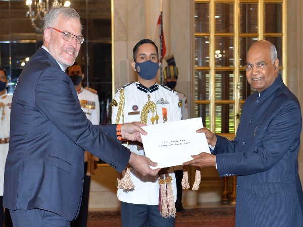 New Ambassador of Israel to India, Naor Gilon with President Ram Nath Kovind (Photo credit: Twitter- Rashtrapati Bhavan)