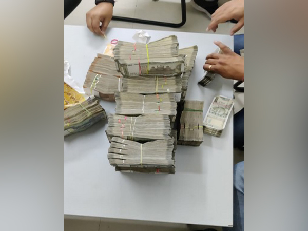 CISF detected Rs 58 lakh cash from a passenger at Lal Quila during baggage screening