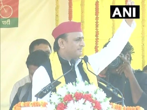 SP cheif Akhilesh Yadav addressing a rally in Mau (Photo/ANI)
