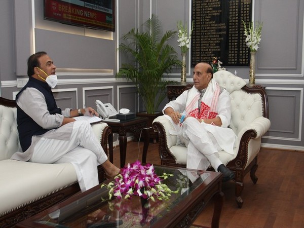 Assam Chief Minister calls on Rajnath Singh in Delhi (Photo Credit: Defence Minister of India Twitter handle)