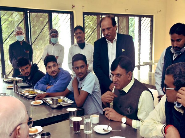 Union Minister Mansukh Mandaviya having breakfast with students of CIPET, Lucknow on Friday. (Photo Courtesy: Twitter/mansukhmandviya)