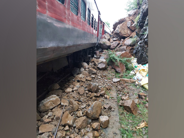 Seven coaches of Kannur-Yeshwantpur Express derailed on Friday.