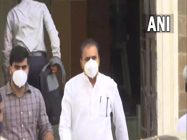 Anil Deshmukh being taken for medical examination from ED office (Photo/ANI)