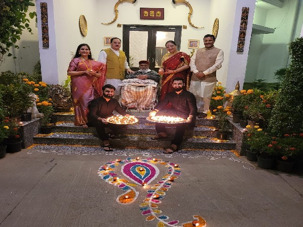 BJP national president JP Nadda celebrates Diwali with family