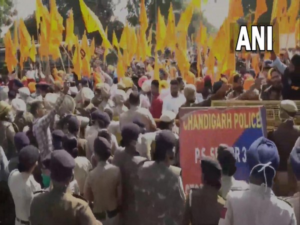 SAD leaders, workers protesting outside Punjab CM Charanjit Singh Channi's residence (Photo courtesy: SAD)