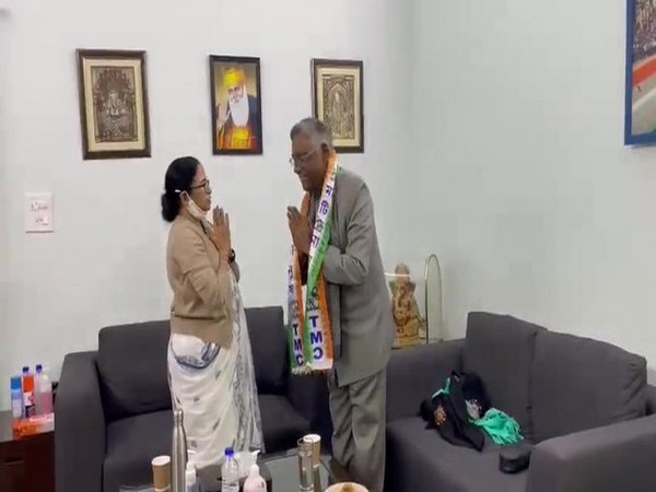 Pavan Varma with West Bengal Chief Minister Mamata Banerjee in New Delhi (Photo/ANI)