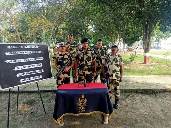 BSF seizes arms on West Bengal's international border (Photo:Twitter/ANI)
