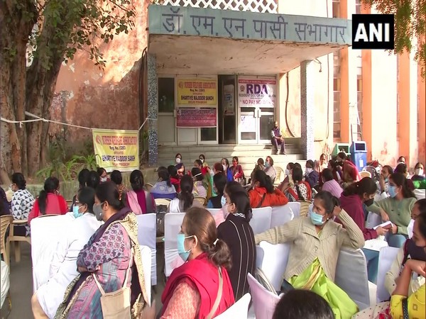 Medical staff of Hindu Rao Hospital go on indefinite strike (Photo:Twitter/ANI)