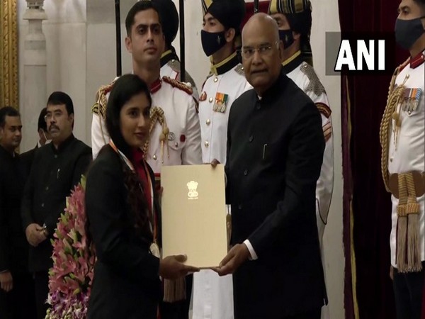 Mithali Raj and President Ram Nath Kovind