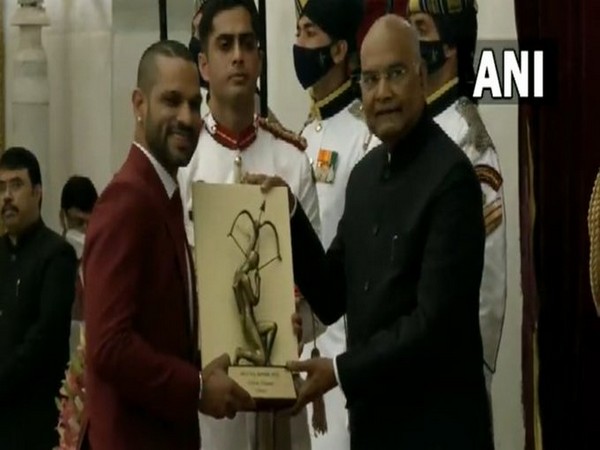 Shikhar Dhawan with President Ram Nath Kovind