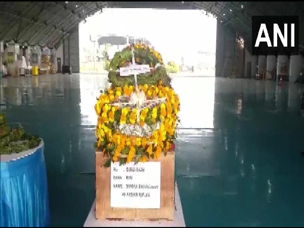 Wreath-laying ceremony of Rifleman Suman Swargiary of 46 Assam Rifles (Photo:Twitter/ANI)