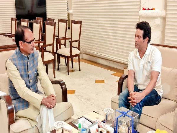 Sachin Tendulkar with Shivraj Singh Chouhan (Photo: Twitter/Shivraj Singh Chouhan)