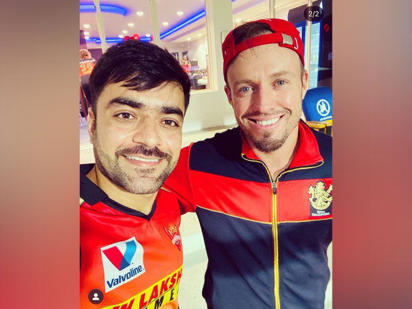 Rashid Khan and AB de Villiers (Photo/Rashid Khan-Twitter)