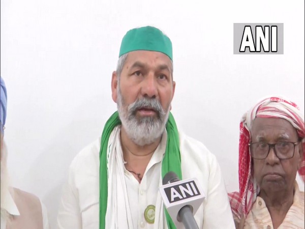 BKU leader Rakesh Tikait talks to ANI in Palghar (Photo/ANI)