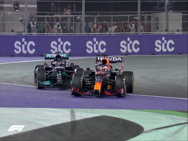 Lewis Hamilton and Max Verstappen (Photo: Twitter/F1)