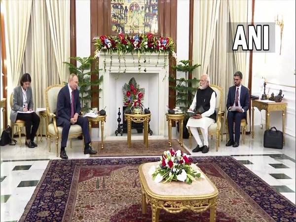 PM Modi, President Putin meets at Hyderabad House