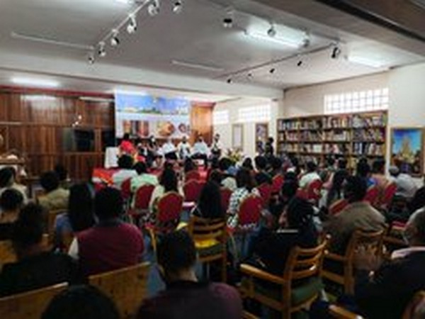 The 12th Edition of La Lit Tana was held on Friday, December 26, 2021, at the premises of the Embassy of India in Tsaralalana.