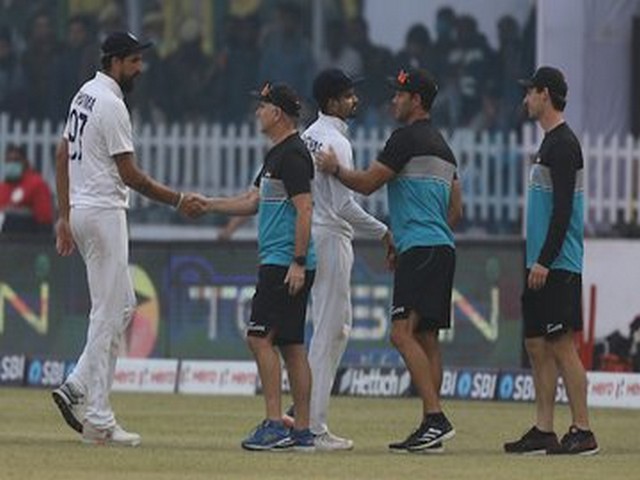 India and NZ players shake hands after 1st Test (Photo/ BlackCaps Twitter)