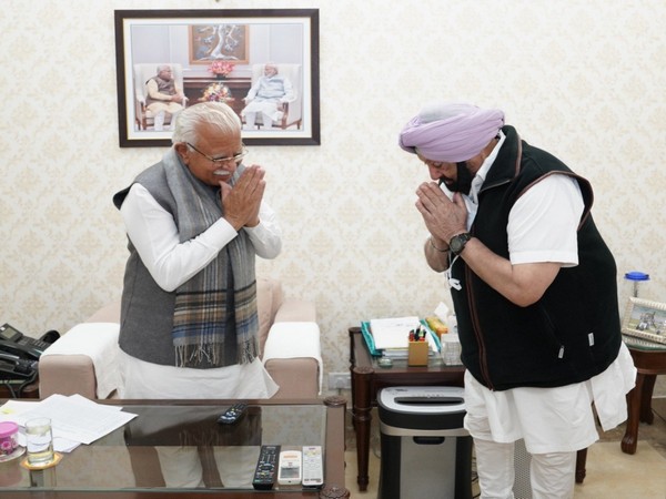 Former Punjab CM Captain Amarinder Singh met Haryana CM Manohar Lal Khattar at his residence in Chandigarh. (Photo.ANI)