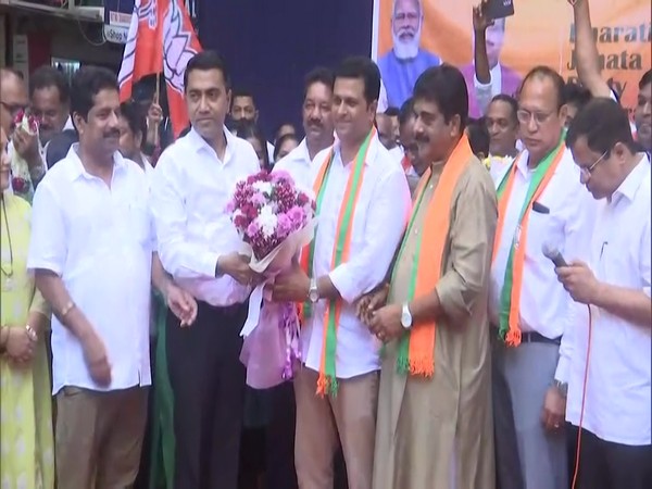   Goa Forward Party MLA Jayesh Salgaonkar joins BJP in the presence of Goa CM Pramod Sawant in Panaji, Goa on Friday. (Photo/ANI)