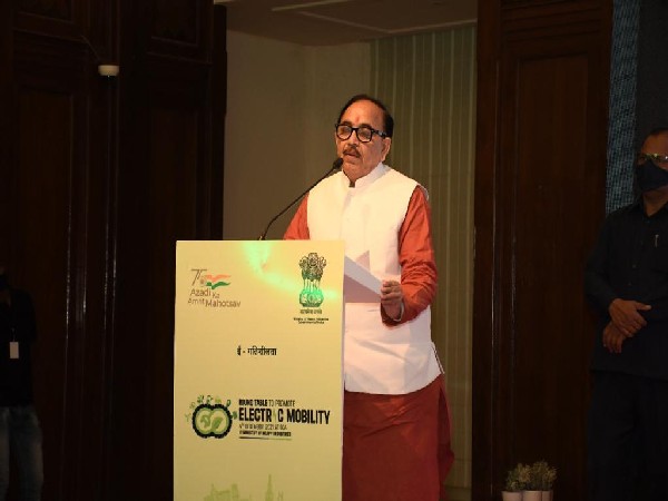Union Minister for Heavy Industries Mahendra Nath Pandey (Photo:Twitter/Mahendra Nath Pandey)