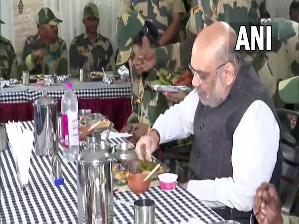Union Home Minister Amit Shah attends Badakhana with BSF personnel (Photo:Twitter/ANI)