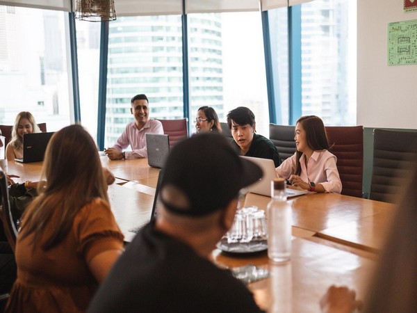 How much is a virtual assistant overseas? BruntWork shares their salary data for FY23