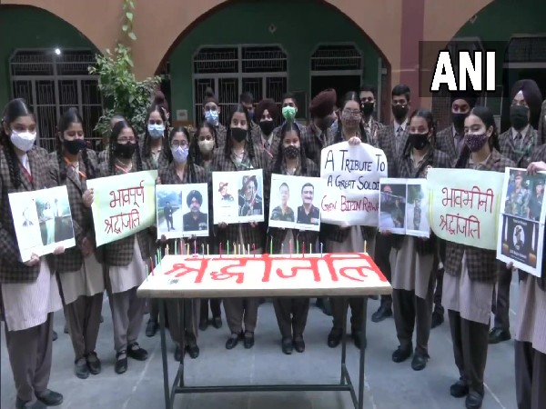 School students in Jammu pay tributes to CDS Bipin Rawat (Photo:ANI)