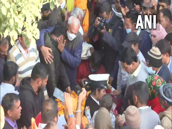 Mortal remains of Squadron Leader Kuldeep Singh brought to his native place at Rajasthan's Jhunjhunu (Photo:ANI)