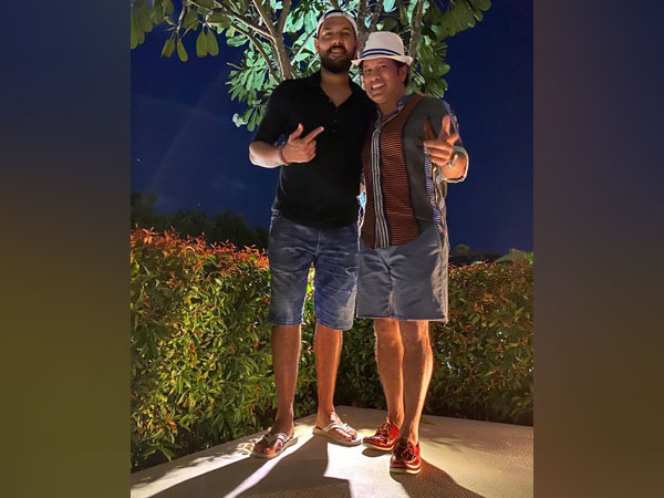 Yuvraj Singh and Sachin Tendulkar (Photo/Sachin Tendulkar-Twitter)